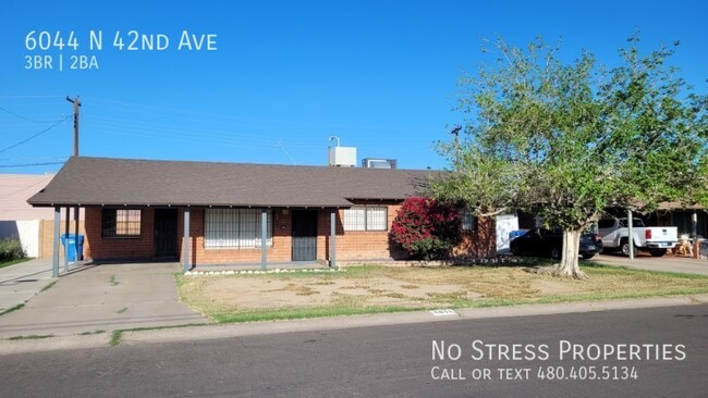 Building Photo - 3 Bed House With Den Off 42nd Ave and Beth...