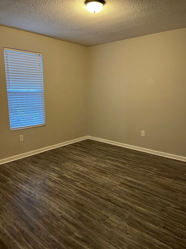 Foto del edificio - 2548 Wheeler Rd