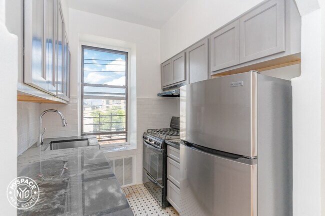 Building Photo - 41 St Nicholas Ave