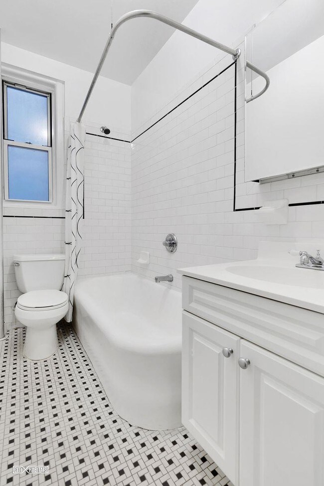 Foto del edificio - 113 W 13th St