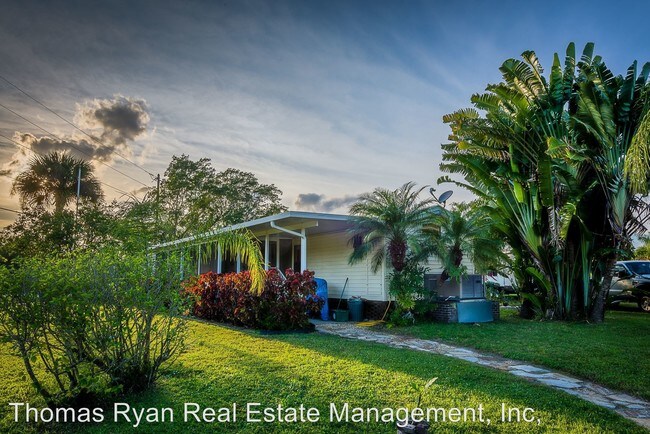 Building Photo - 3129 Bamboo Ct