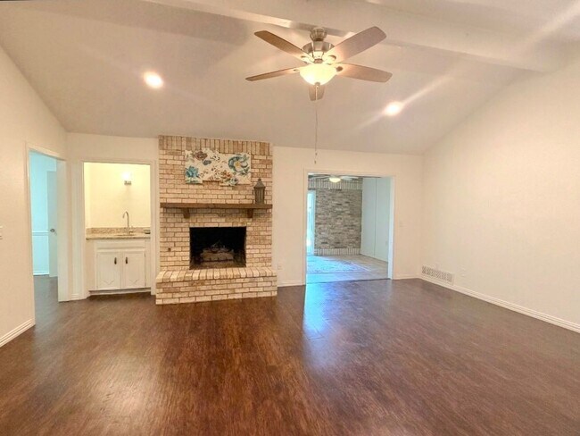 Foto del edificio - 3433 Lynbrook Dr