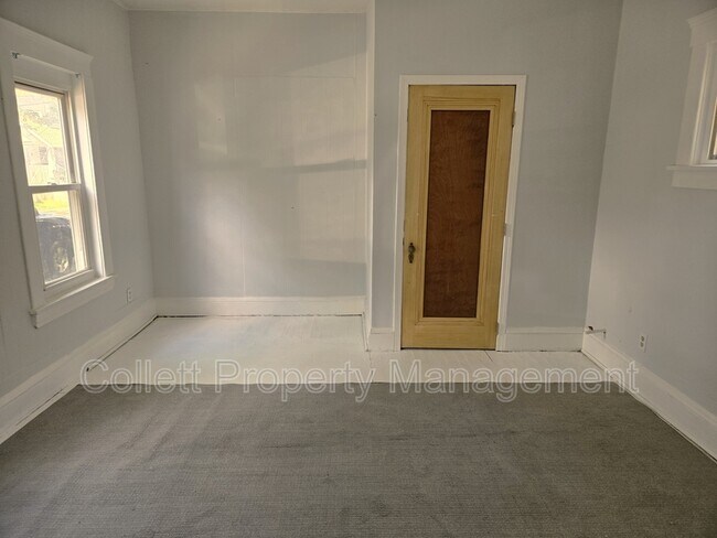 Foto del edificio - 3893 W 23rd St