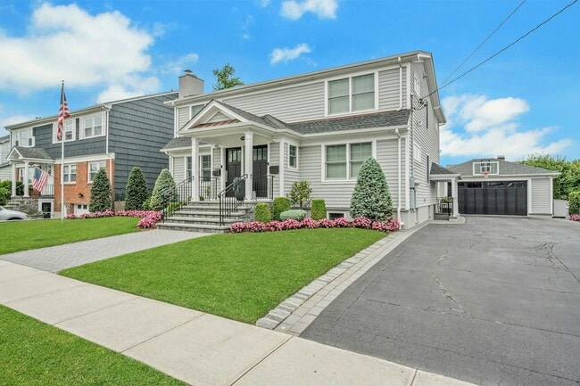 Foto del edificio - 241 Gainsborg Ave E
