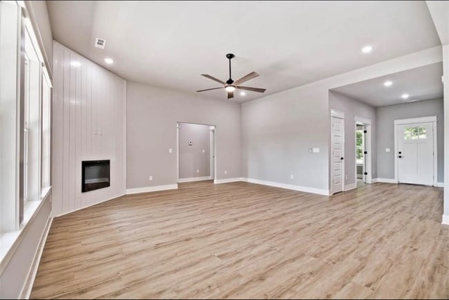 Building Photo - 24 S Cheshnut Dr