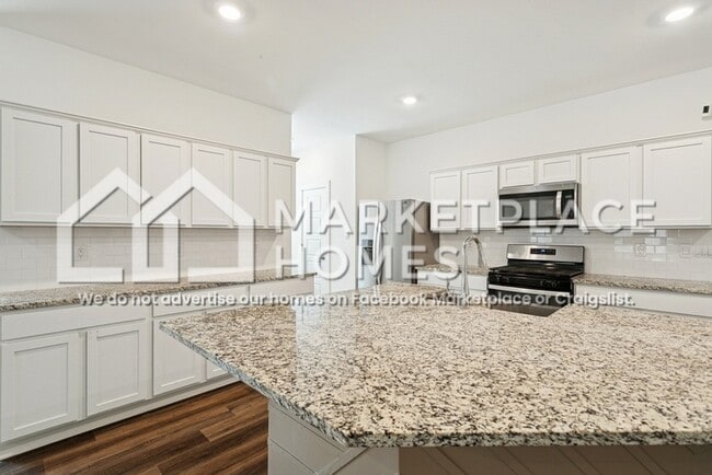 Building Photo - 40345 Cara Mae St