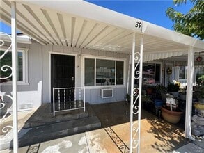 Building Photo - 150 E Lakeshore Dr Building Photo - 150 E Lakeshore Dr