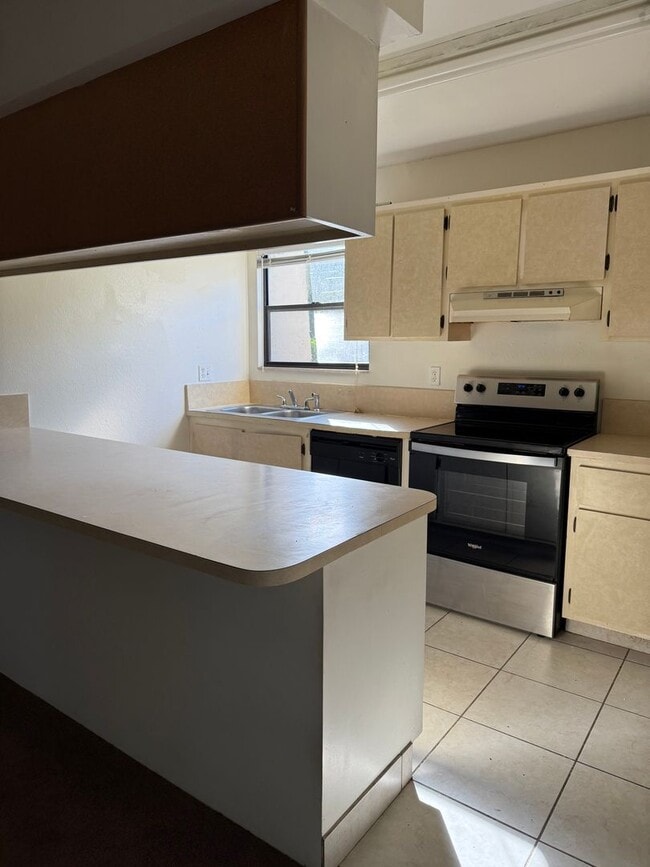 Foto del edificio - LEASE NOW AND ENJOY 50% OFF 2ND MONTH! Spa...