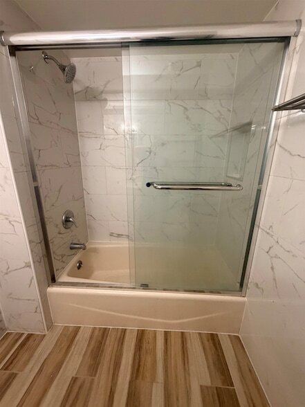 Foto del edificio - 696A Avenue East Unit 2