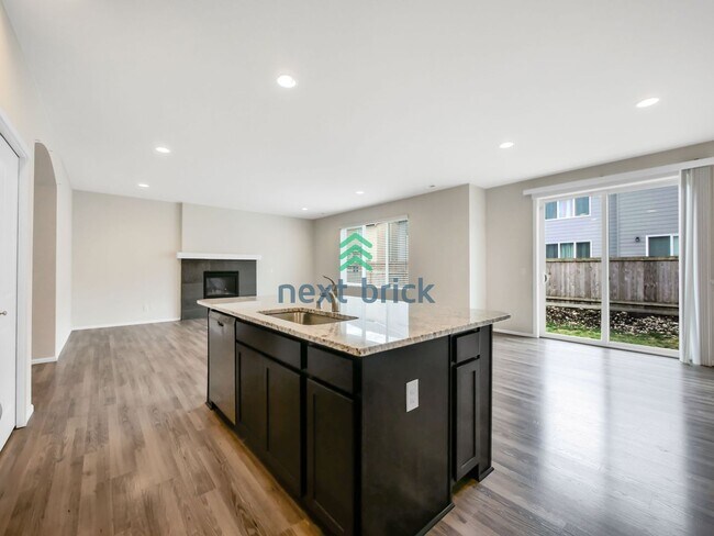 Foto del edificio - 5 Bed 3 Bath Single-Family Home Available ...