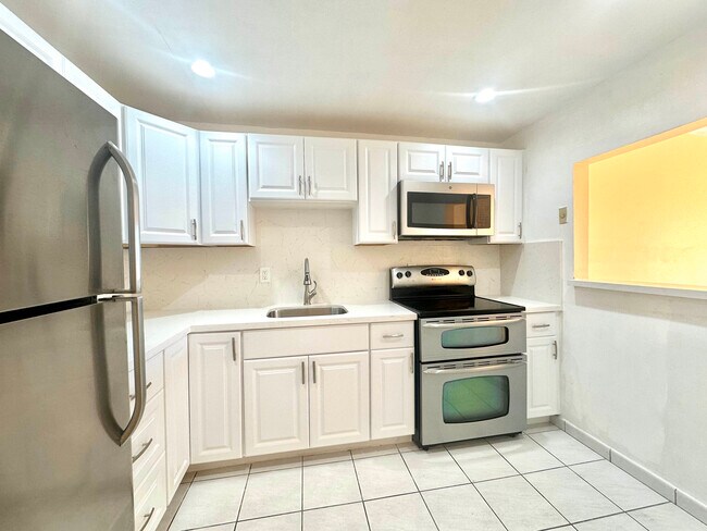 Foto del edificio - 1075 W 68th St