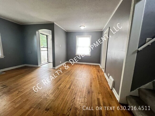 Building Photo - ***DETACHED 4 BDRM - 1 BTH / HARDWOOD FLOO...