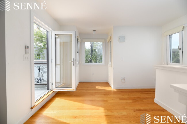 Building Photo - 17 Clary St