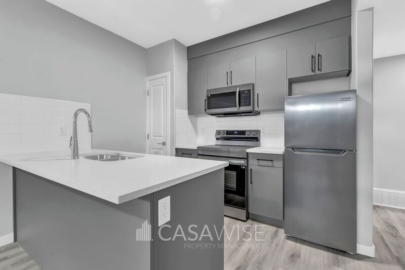 Photo principale - 6008 Naden Landing NW