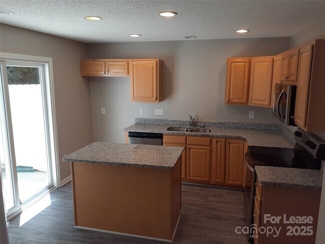 Foto del edificio - 15485 Asterwind Ct