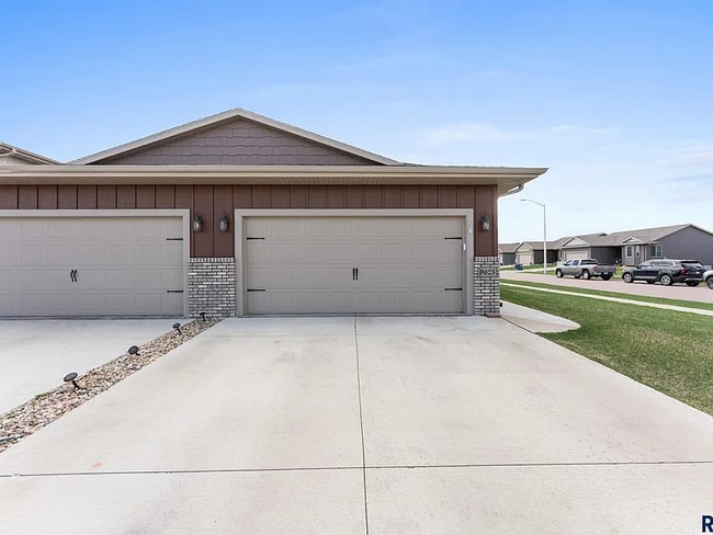 Building Photo - 9625 W Broek Dr