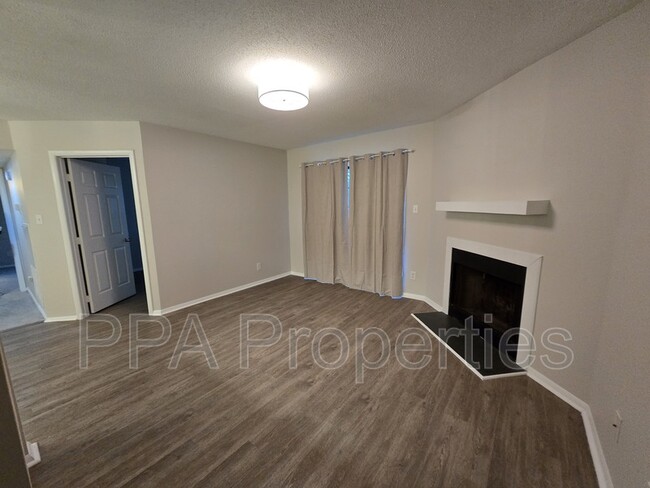 Foto del edificio - 3704 Chimney Ridge Pl