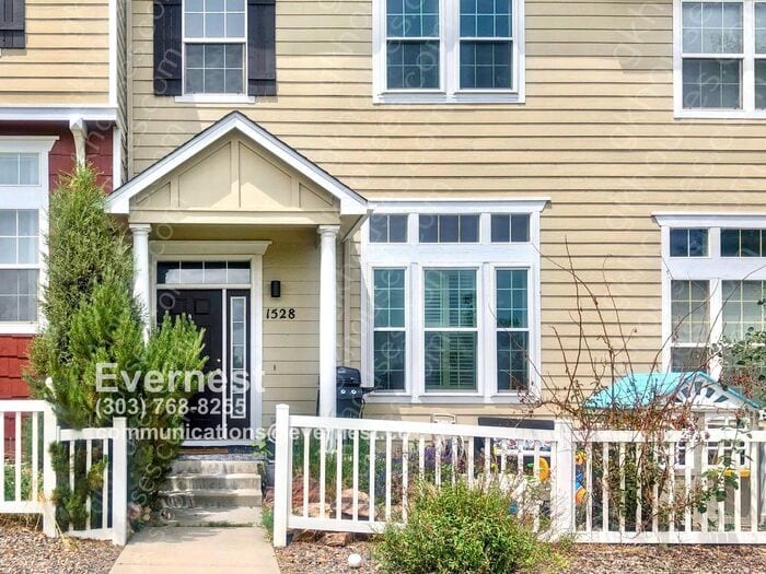 Primary Photo - Gorgeous 3-Bedroom Townhouse Retreat with ...