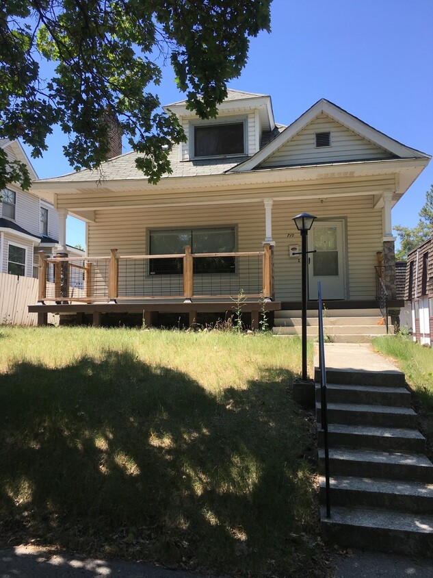 Foto principal - Completely Remodeled 3 Bed, 1 Bath Home on...