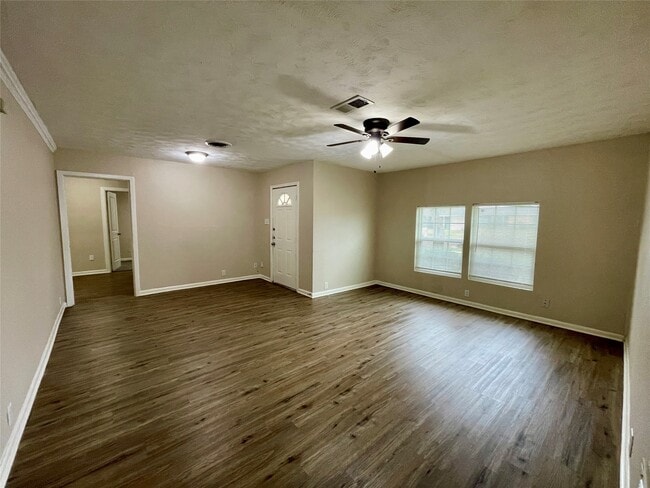 Foto del edificio - 6144 Doulton Dr