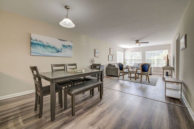 Foto del edificio - Coastal Comfort Awaits: *FULLY FURNISHED* ...