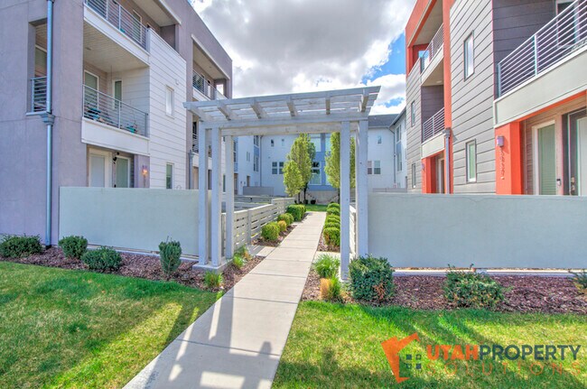Foto del edificio - 5021 W Daybreak Pkwy