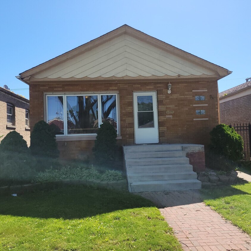 Foto principal - 4721 S La Crosse Ave