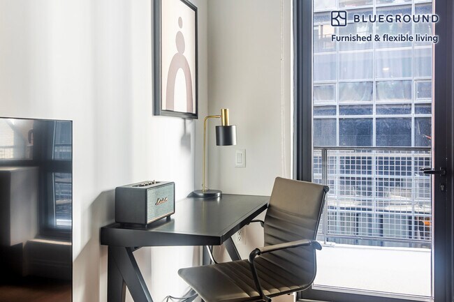 Building Photo - 148 1st St