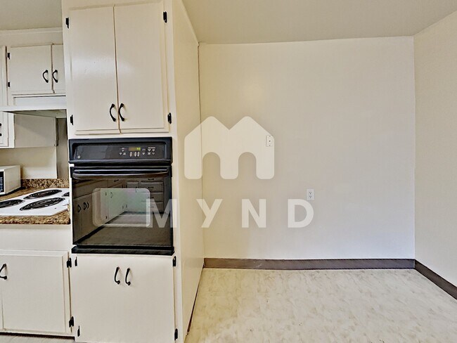Building Photo - 874 Burbank Dr Apt 4