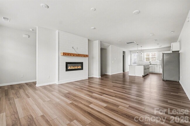 Building Photo - 10016 Hemingway Pl