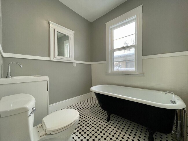 Foto del edificio - Charming 4 bedroom 1.5 Bathroom Home in South Minneapolis!