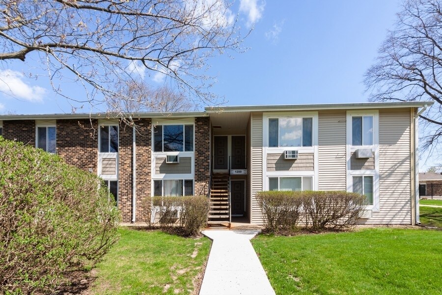 Light Road Apartments Oswego, IL