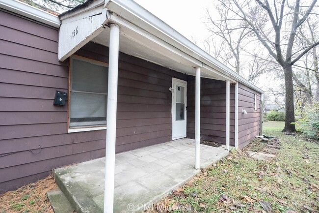 Building Photo - "Charming 2-Bed Oasis in Indianapolis with...