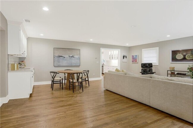 Building Photo - 1344 Midlawn Dr