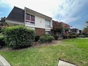 Building Photo - 1700 SW 16th Ct