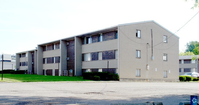Building Photo - The Courts Apartment Homes