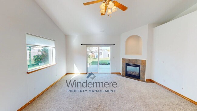 Foto del edificio - 2718 Pebble Ct