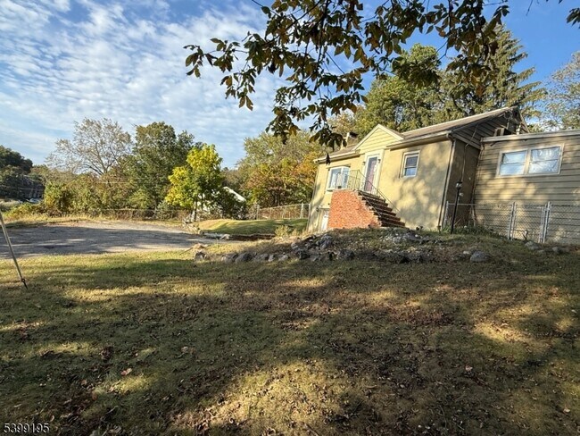 Foto del edificio - 980 Black Oak Ridge Rd