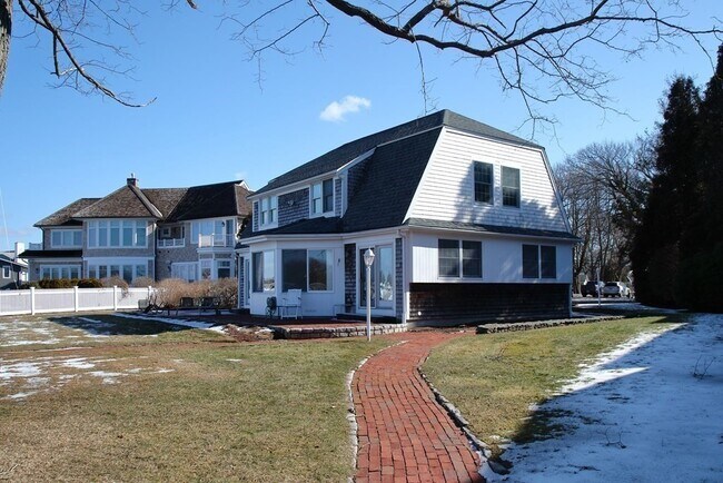Building Photo - 107 Falmouth Heights Rd