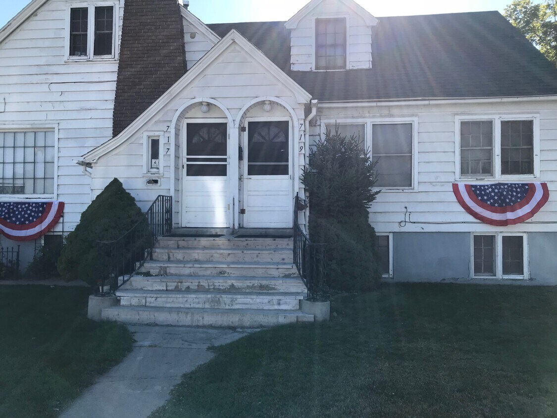 Primary Photo - 719 N Arthur Ave