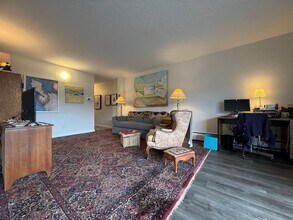 Building Photo - 900 Saturn Dr