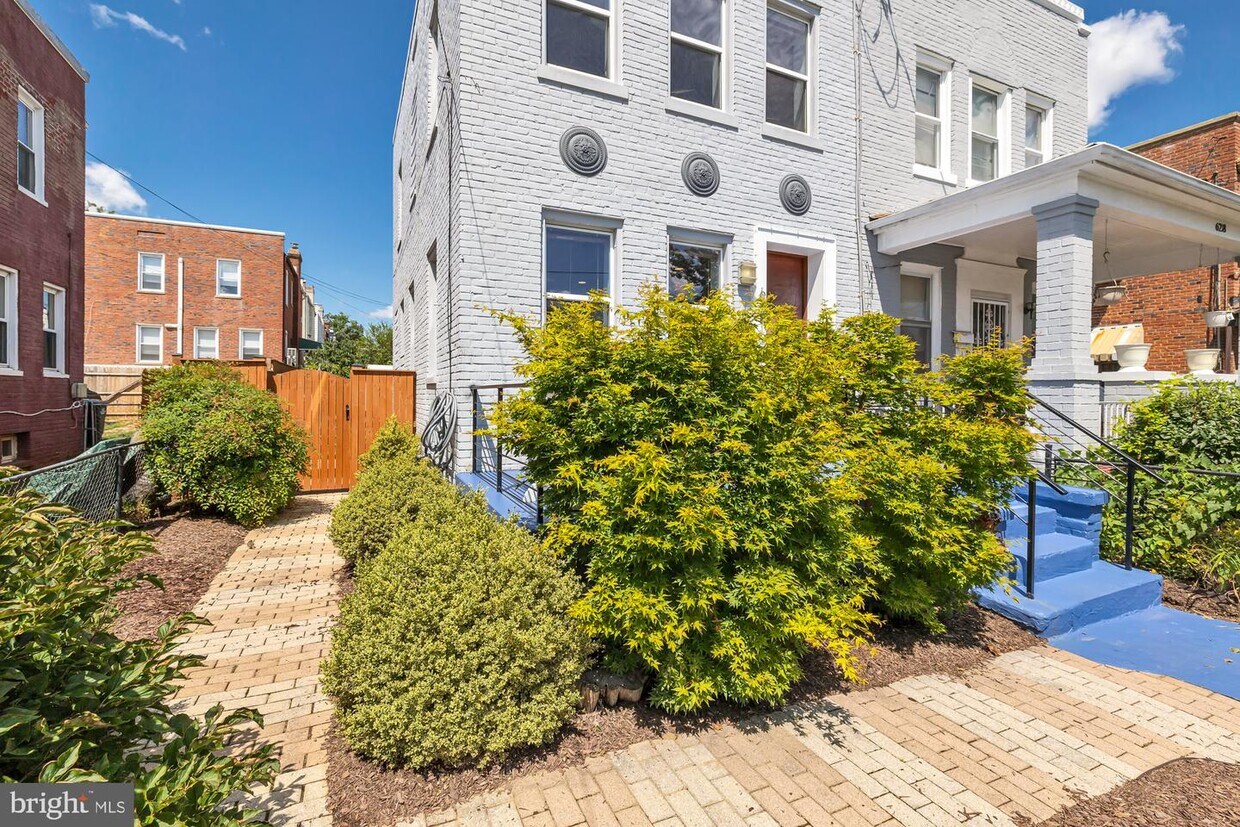 Primary Photo - 6216 7th St NW