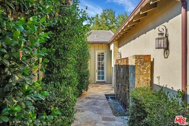 Foto del edificio - 29734 Mulholland Hwy