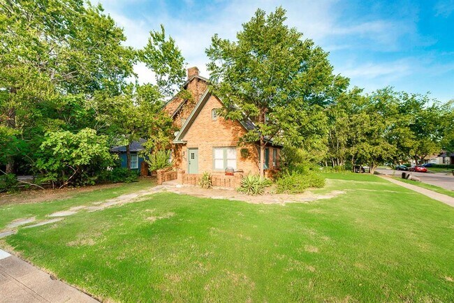 Building Photo - 515 Monticello Dr