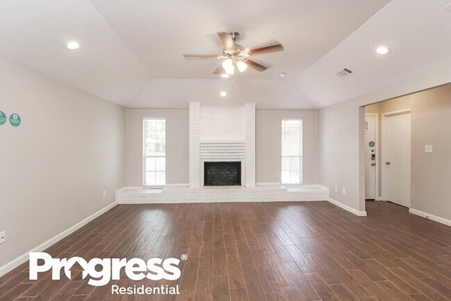 Building Photo - 2601 Valley View Dr