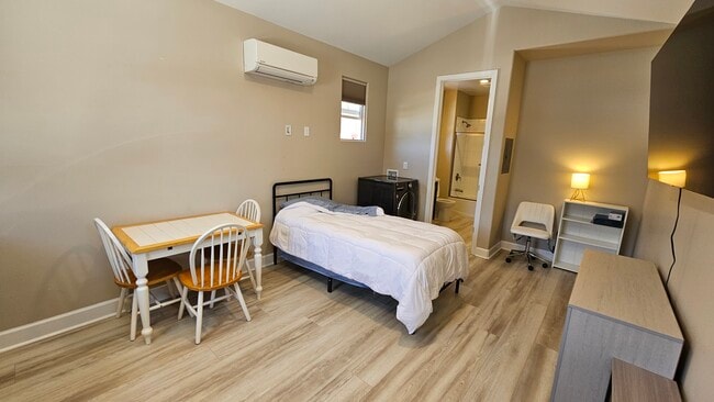 Foto del edificio - 1004 Forest St