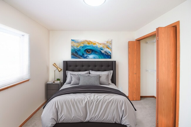 Building Photo - West Briar