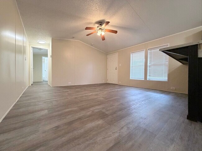 Building Photo - 709 N Collins Fwy