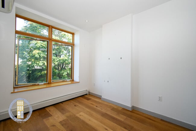 Building Photo - 358 Weirfield St