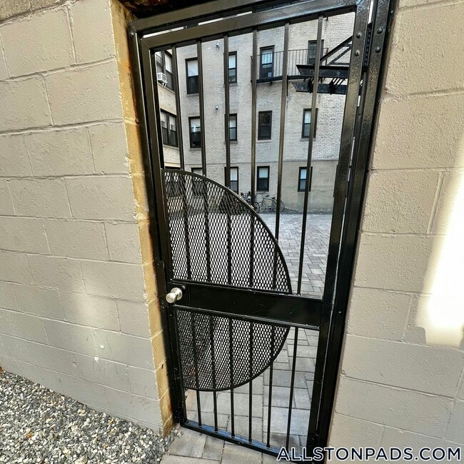 Foto del edificio - 1144 Commonwealth Ave